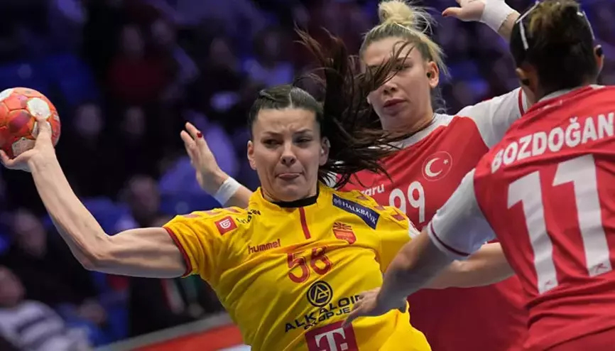 跟队记者：莱奥续约谈判还没正式开启，但俱乐部正在讨论